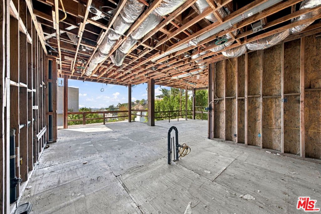 1688 Sunset Plaza Drive — Contemporary