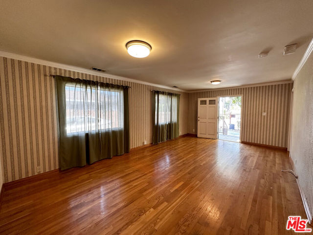4337 Prospect Avenue, Los Angeles CA: https://media.crmls.org/mediaz/43d7f6a1-7163-4673-b7dc-cab1552c771f.jpg