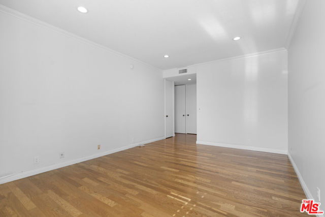4477 Wilshire Boulevard, Los Angeles CA: https://media.crmls.org/mediaz/43d8d095-0ab8-4ad8-9998-70273f64ad36.jpg
