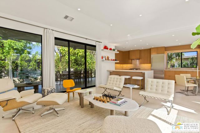 2264 Oakcrest Drive, Palm Springs, CA 92264