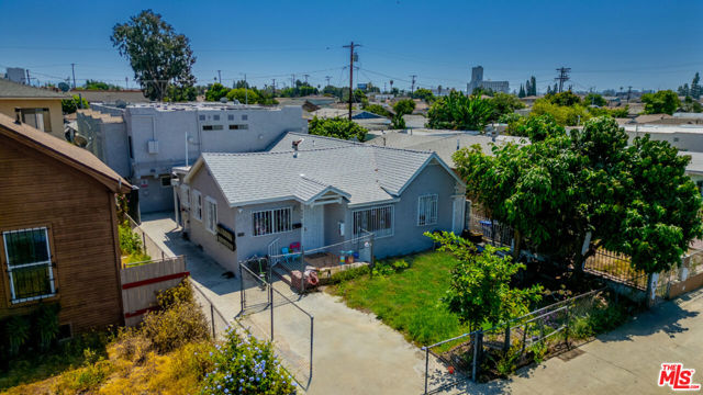 930 Fraser Avenue, Los Angeles CA: https://media.crmls.org/mediaz/43d90b50-94de-4421-89c9-d853008eae52.jpg