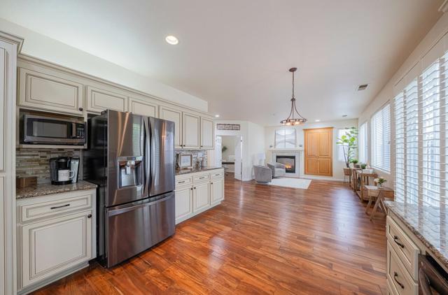 1818 Lancashire Drive, Salinas CA: https://media.crmls.org/mediaz/43d94080-92af-4a12-be05-526062e66ea9.jpg