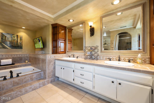 22671 Cheryl Way, Lake Forest CA: https://media.crmls.org/mediaz/43d98265-e4b5-4afa-bd17-6c5efae8b4f4.jpg