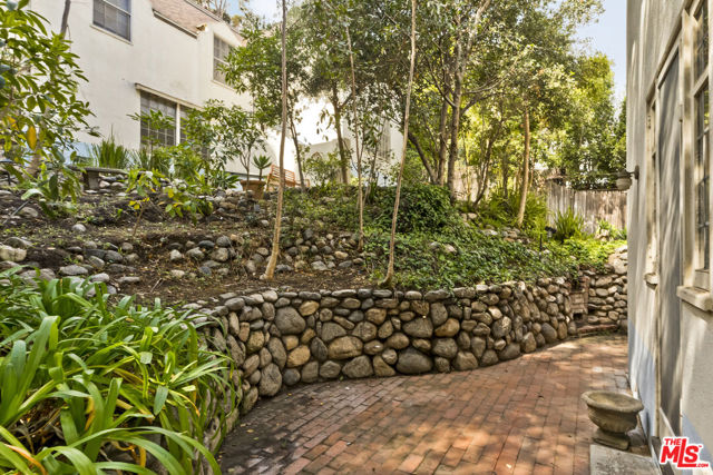 Drew Fenton | 271 Beloit Avenue Los Angeles CA | MLS: 7455926