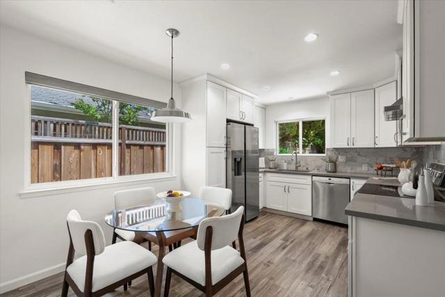 886 Garland Drive, Palo Alto CA: https://media.crmls.org/mediaz/43d9dc1e-0f45-40e6-af63-73582b110e0b.jpg