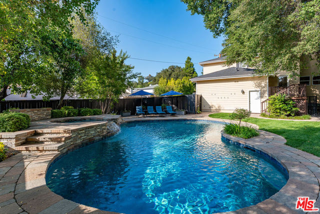 23040 Blue Bird Drive, Calabasas CA: https://media.crmls.org/mediaz/43d9f42f-df5d-4069-ba72-539066044ec5.jpg