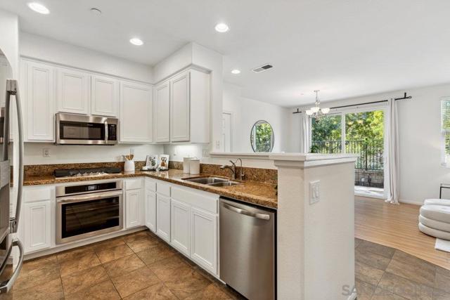 2793 Matera Ln, San Diego CA: https://media.crmls.org/mediaz/43da11cf-952d-4ad7-a968-7c8fc3136788.jpg