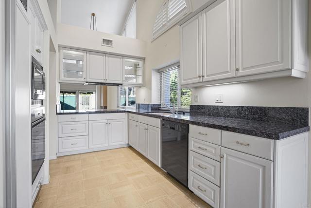 4074 Avenida Brisa, Rancho Santa Fe CA: https://media.crmls.org/mediaz/43da13c6-10de-4fce-b073-71366d1852b1.jpg