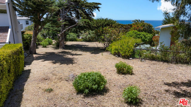 31826 Broad Beach Road, Malibu CA: https://media.crmls.org/mediaz/43da55e5-6b8c-40e7-a0c4-d20b5548d18f.jpg