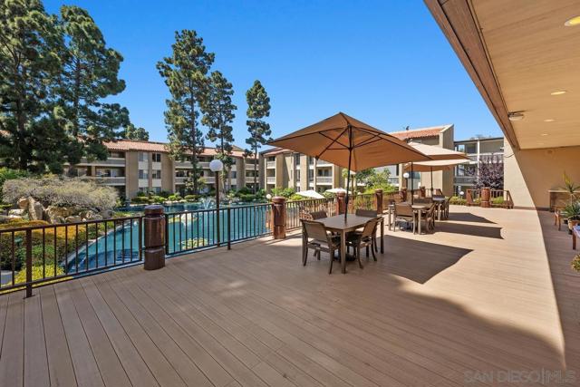 1855 Diamond St, San Diego CA: https://media.crmls.org/mediaz/43da5a19-0ecd-45f4-aec7-e65c11719f92.jpg