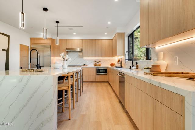 708 Skyview Terrace, Ventura CA: https://media.crmls.org/mediaz/43da5e1a-de00-4060-95f9-21583ac3c7c9.jpg