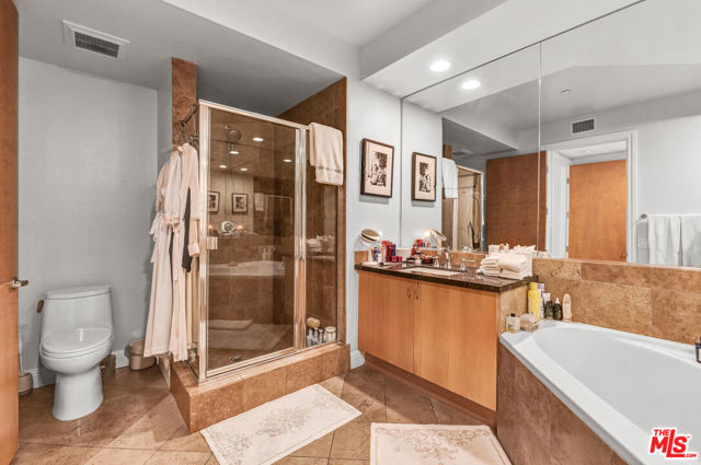 1521 Greenfield Avenue, Los Angeles CA: https://media.crmls.org/mediaz/43dac36d-85c2-466f-80b0-bb1ce22b1aa6.jpg