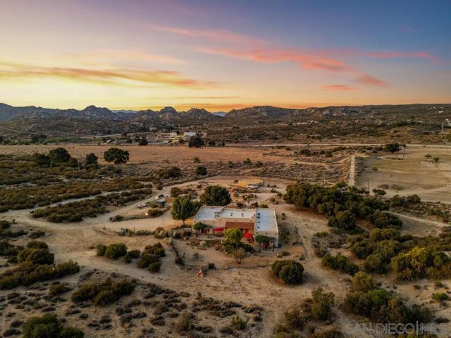 40760 Old Highway 80, Boulevard CA: https://media.crmls.org/mediaz/43dad432-60a7-4c92-876c-b5d02764d555.jpg