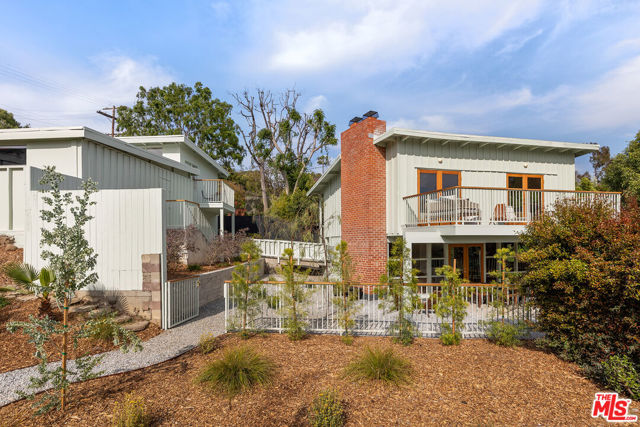 2052 Cerro Gordo Street, Los Angeles CA: https://media.crmls.org/mediaz/43dba807-7085-4b95-a2ac-d64ad9a0249b.jpg