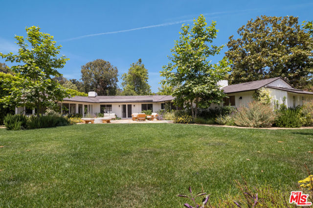 13214 Riviera Ranch Road, Los Angeles CA: https://media.crmls.org/mediaz/43dbb41f-64b0-4925-94fe-f595fea607fe.jpg