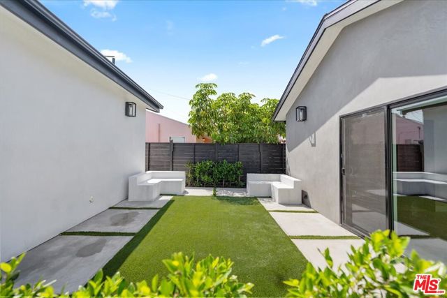 5530 Geer Avenue, Los Angeles CA: https://media.crmls.org/mediaz/43dc2fdb-2beb-4397-85bd-2c2815da0e7f.jpg