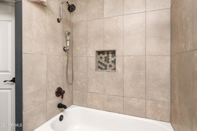 3581 Rachael Avenue, Simi Valley CA: https://media.crmls.org/mediaz/43dc33c7-5012-4aa8-a2f5-90a1b22f22bc.jpg