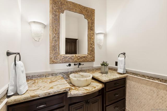 18233 Via Ambiente, Rancho Santa Fe CA: https://media.crmls.org/mediaz/43dc9d02-2656-4236-b4b1-121f81aef0be.jpg