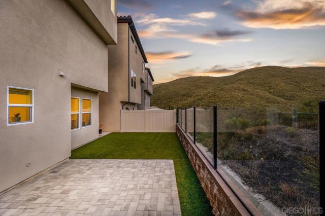 15447 Van Lodensteyn Way, San Diego CA: https://media.crmls.org/mediaz/43dca255-90f1-42b5-a3bb-27205d81dabe.jpg