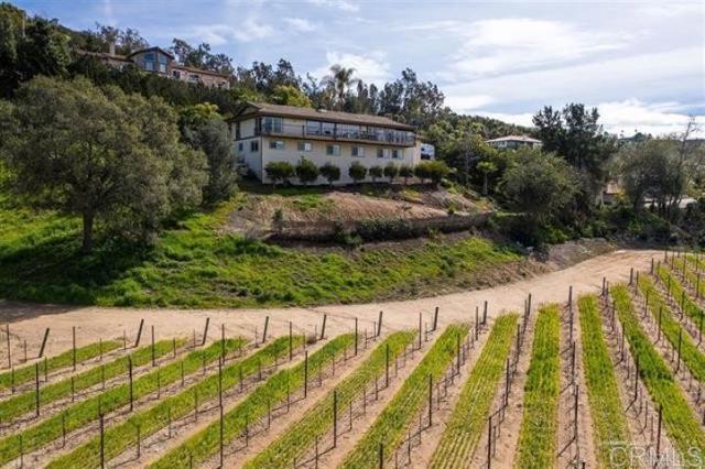 2839 Lakemont Drive, Fallbrook CA: https://media.crmls.org/mediaz/43dcbcf6-1a37-4f32-9f46-6be34c9602db.jpg