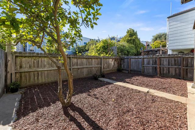 270 Andover Street, San Francisco CA: https://media.crmls.org/mediaz/43dd4ff8-d926-4459-ade5-6810fd0847c1.jpg