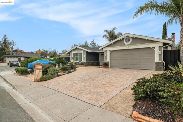 410 Kevin Ct, San Ramon CA: https://media.crmls.org/mediaz/43dd6567-1dfa-4eb3-a407-e4f4cffebd75.jpg