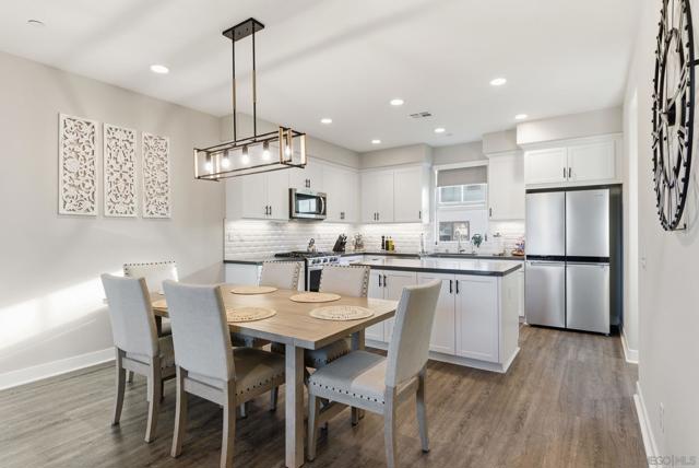 4382 Pacifica Way, Oceanside CA: https://media.crmls.org/mediaz/43dd7a49-e29b-4579-a22b-b2ee8e27c5a8.jpg