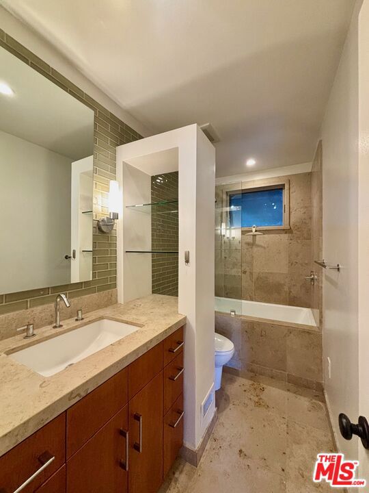 2439 West Silver Lake Drive, Los Angeles CA: https://media.crmls.org/mediaz/43ddbe8c-4ade-45cf-99dd-c2a992613d9a.jpg