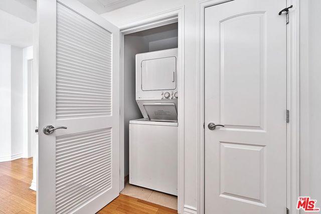 2230 S Bentley Avenue, Los Angeles CA: https://media.crmls.org/mediaz/43ddd379-1fa3-4a4f-b8c8-17c935ed2ef0.jpg