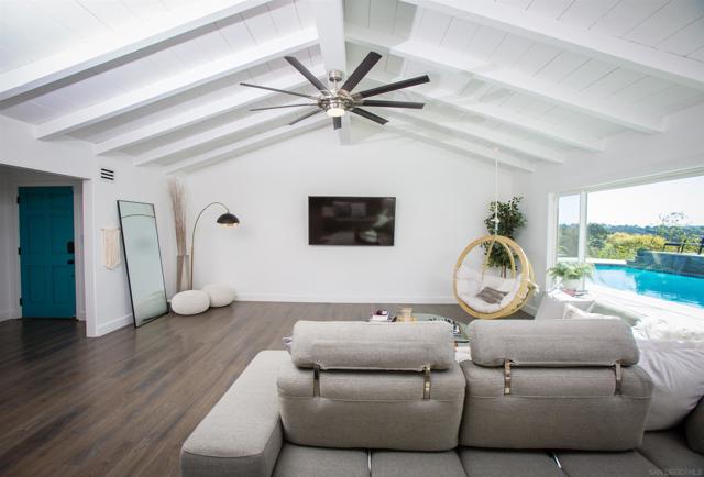 455 Glencrest Dr, Solana Beach CA: https://media.crmls.org/mediaz/43de2551-6c9e-401b-87f5-f596fa58dc6d.jpg