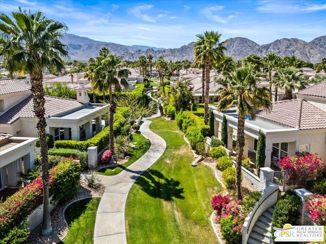 57410 Via Vista Vista, La Quinta CA: https://media.crmls.org/mediaz/43de5704-af4f-407e-897b-ddfd0997e7e9.jpg
