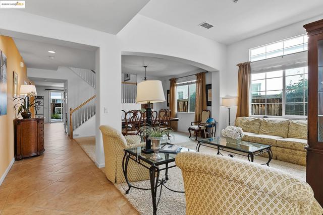 907 Snapdragon Way, Brentwood CA: https://media.crmls.org/mediaz/43de6816-0578-442e-bdc6-ccde8927262e.jpg