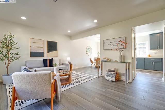 4654 Balboa Way, Fremont CA: https://media.crmls.org/mediaz/43decf4a-f60d-46e0-b77c-e781e003a0e6.jpg