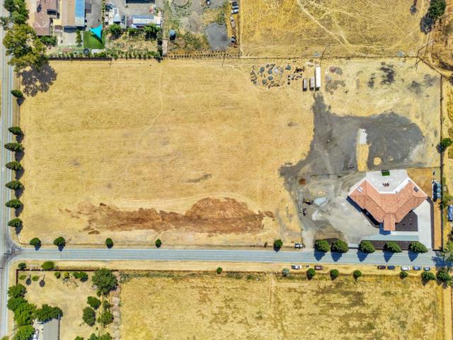 10055 Foothill Avenue, Gilroy CA: https://media.crmls.org/mediaz/43dee77b-2730-446e-aa43-d45b49ff0f71.jpg