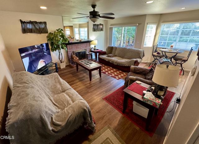 1731 Valencia Place, Oxnard CA: https://media.crmls.org/mediaz/43deffd6-92c2-45d0-b64f-4fbdab12582f.jpg