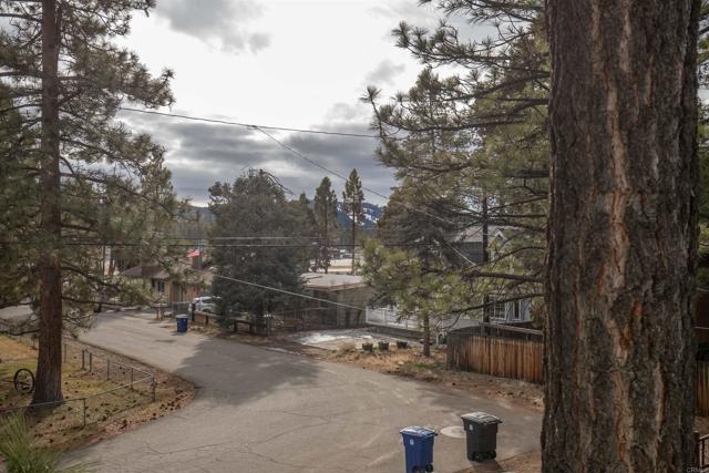 Detail Gallery Image 13 of 37 For 361 W Meadow Ln, Big Bear City,  CA 92314 - 3 Beds | 2 Baths