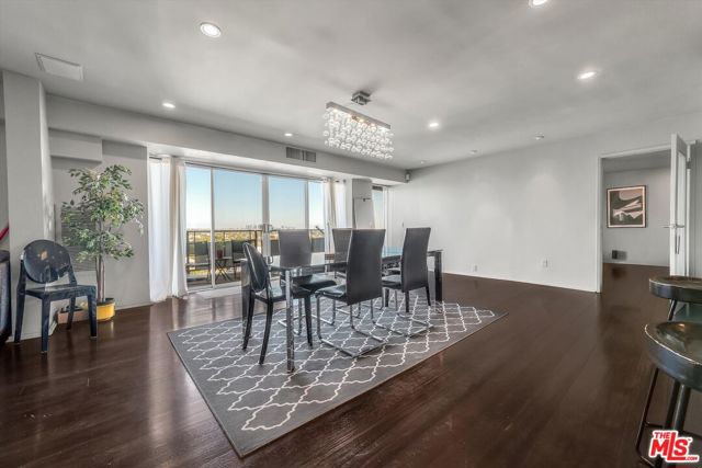 1155 N La Cienega Boulevard, West Hollywood CA: https://media.crmls.org/mediaz/43dfe568-2c9a-40ab-9c62-062d727e6022.jpg