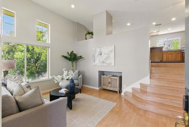 353 Whisman Station Drive, Mountain View CA: https://media.crmls.org/mediaz/43dff902-9622-4006-8264-cfa069ce1f04.jpg