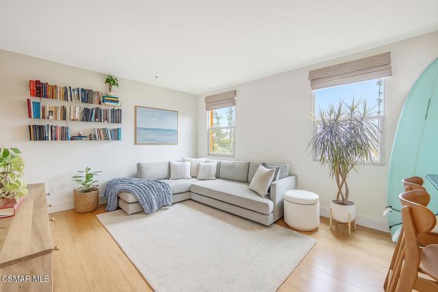 285 N Ventura Avenue, Ventura CA: https://media.crmls.org/mediaz/43e09923-f28b-4278-a9e5-da903fe0d9ed.jpg