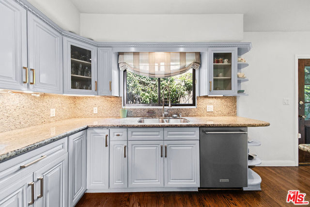 6626 Cahuenga Terrace, Los Angeles CA: https://media.crmls.org/mediaz/43e10b29-7007-42a6-a5bb-435ba68bec90.jpg