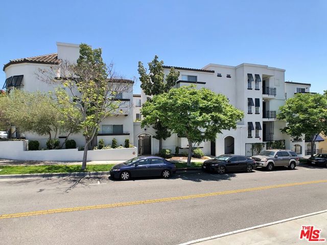 10560 SANTA MONICA, Los Angeles CA: https://media.crmls.org/mediaz/43e12545-ad64-47dd-b433-112618fb8380.jpg