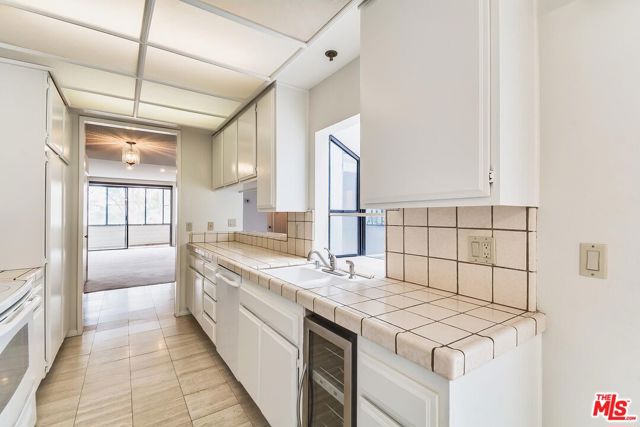 311 Bora Bora Way, Marina del Rey CA: https://media.crmls.org/mediaz/43e14c6e-edb6-4893-9fb1-c9152be25b7b.jpg
