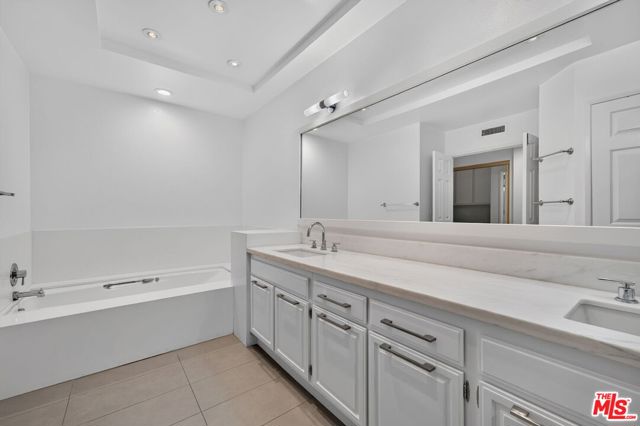 4338 Redwood Avenue, B114 photo 24