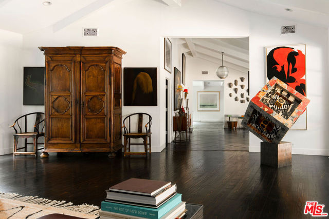 4078 Mandeville Canyon Rd. Road, Los Angeles CA: https://media.crmls.org/mediaz/43e1a00e-d9e6-404a-bba0-fc0fe27eae0a.jpg