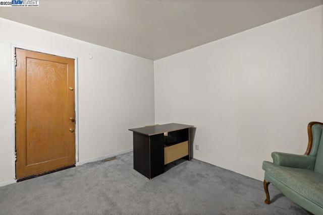 3003 School St, Oakland CA: https://media.crmls.org/mediaz/43e1eb0e-f143-4151-9758-3901037e68dc.jpg