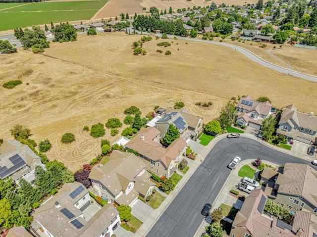 5812 Cajon Way, Gilroy CA: https://media.crmls.org/mediaz/43e2da32-e7a7-4168-8187-2dc0bbe08f26.jpg