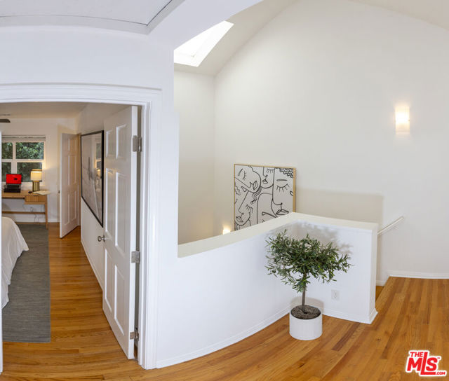 654 Broadway Street photo 32