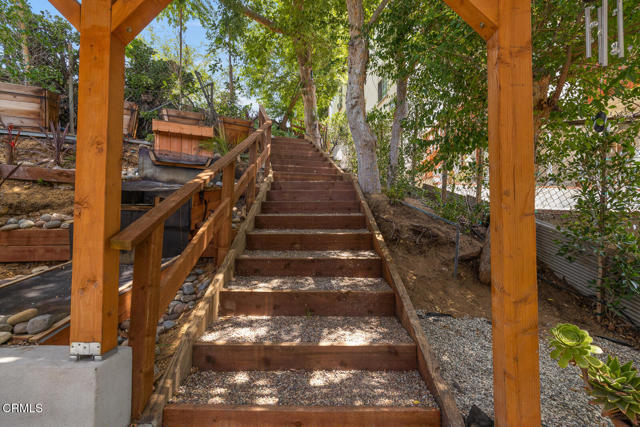 4035 W Avenue 42, Los Angeles CA: https://media.crmls.org/mediaz/43e34717-62f0-44cc-9c58-d96bcc3eef3d.jpg