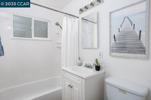4192 Valley Ave, Martinez CA: https://media.crmls.org/mediaz/43e3697b-235f-4942-a7e4-58d69f3cac97.jpg