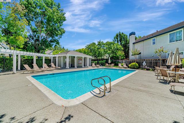 260 Abigail Cir, Danville CA: https://media.crmls.org/mediaz/43e3ab19-3697-490c-a8d1-17af77eb8c2a.jpg